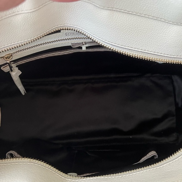 Elegant White Handbag - Picture 10 of 14